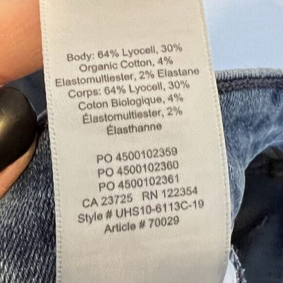 Aritzia Denim Forum The Nico Mid Rise Skinny Crop Raw Hem Jeans - Picture 8 of 8